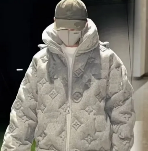 Chaqueta con capucha de plumas de ganso para hombres